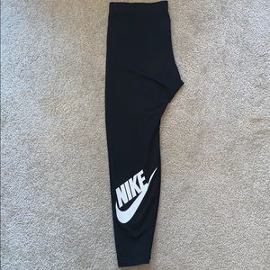 Nike women’s legging. Never worn but no tags.